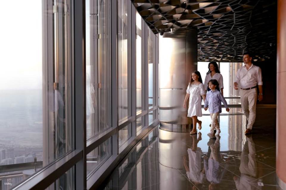 Burj-Khalifa-Levels-124-and-125-Sunrise-Tickets-with-a-Morning-Treat-706a1d00-67f9-46d7-940c-4ff9b864267e